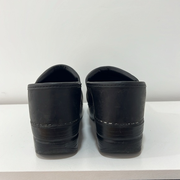 Dansko size 37 oil rubbed black leather clog - Picture 3 of 4